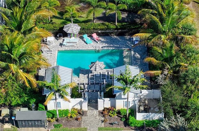 13045 Pembroke DR, Naples, FL 34105