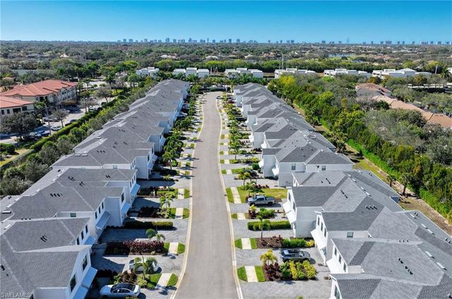 13045 Pembroke DR, Naples, FL 34105