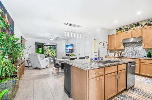 13045 Pembroke DR, Naples, FL 34105