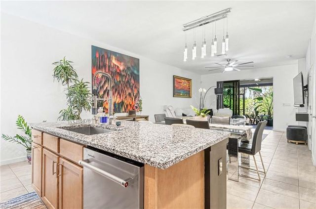 13045 Pembroke DR, Naples, FL 34105