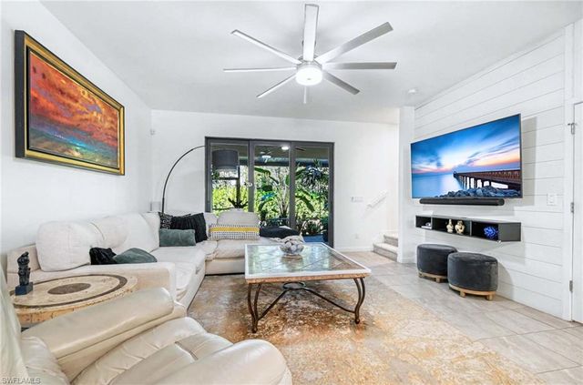 13045 Pembroke DR, Naples, FL 34105