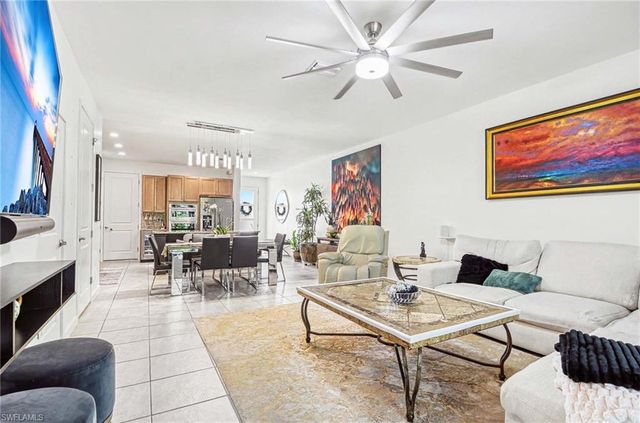 13045 Pembroke DR, Naples, FL 34105