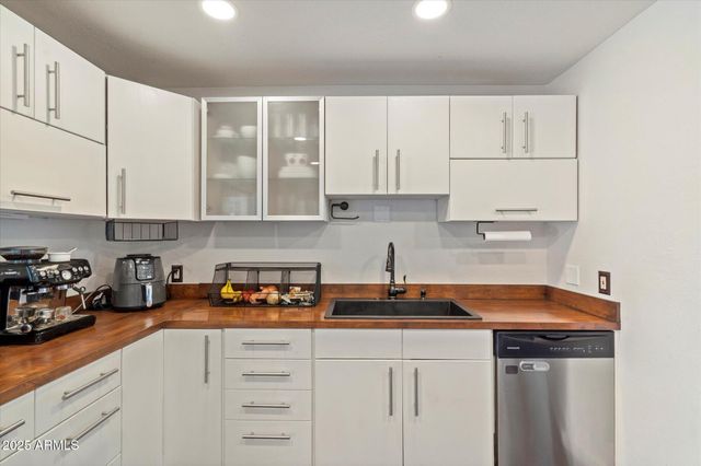 7842 E WILLETTA Street, Scottsdale, AZ 85257