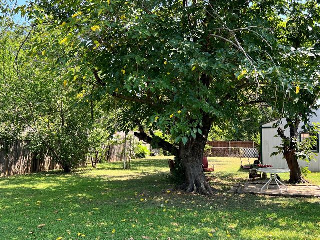 1206 Crestwood Drive, Cleburne, TX 76033