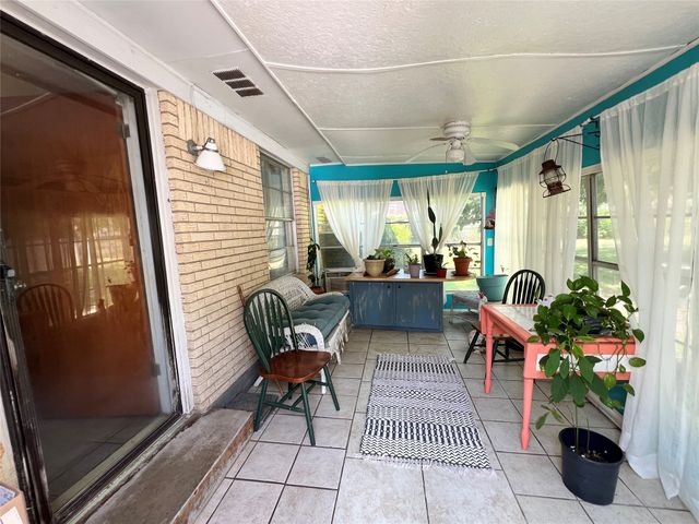 1206 Crestwood Drive, Cleburne, TX 76033