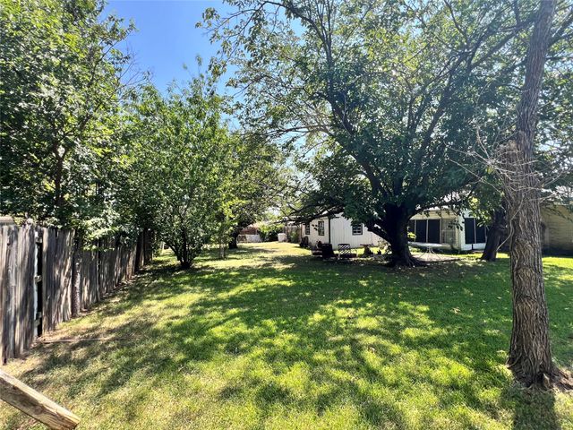 1206 Crestwood Drive, Cleburne, TX 76033