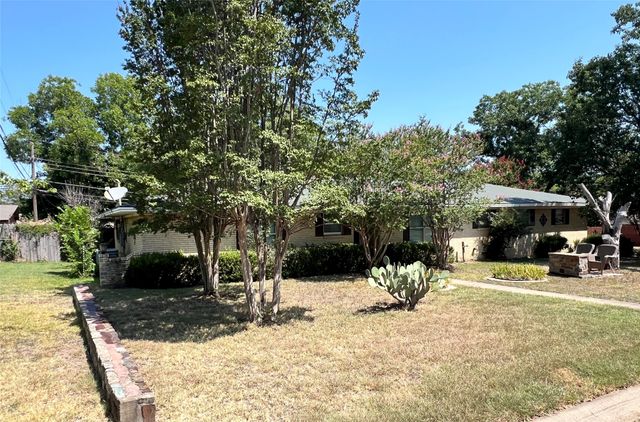 1206 Crestwood Drive, Cleburne, TX 76033