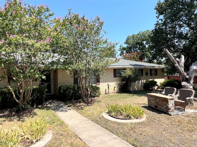 1206 Crestwood Drive, Cleburne, TX 76033