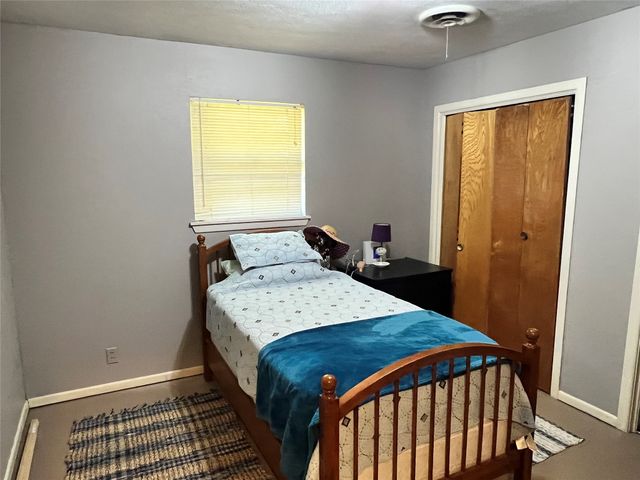 1206 Crestwood Drive, Cleburne, TX 76033