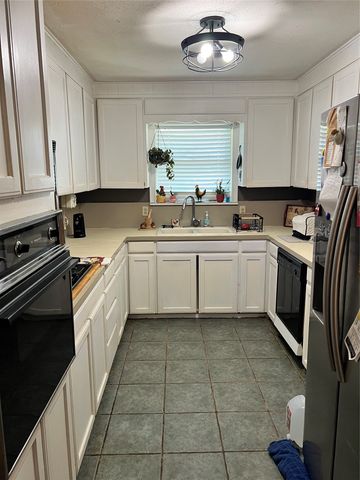 1206 Crestwood Drive, Cleburne, TX 76033