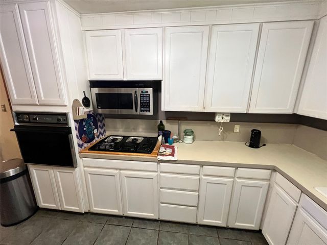 1206 Crestwood Drive, Cleburne, TX 76033