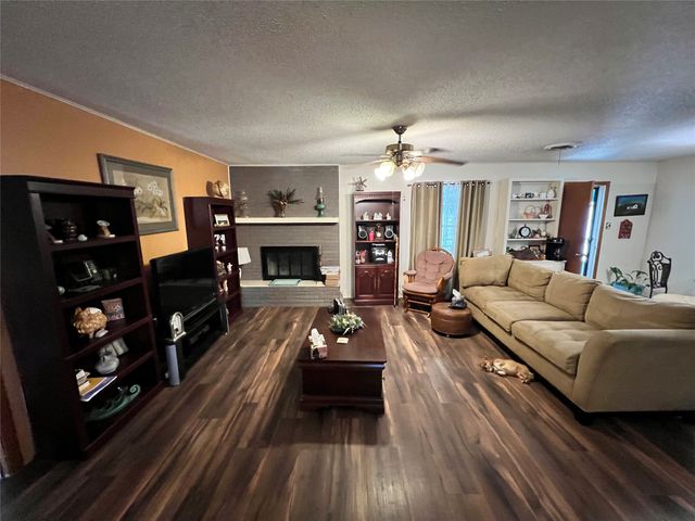 1206 Crestwood Drive, Cleburne, TX 76033