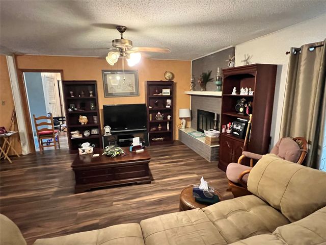 1206 Crestwood Drive, Cleburne, TX 76033