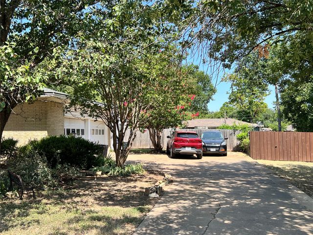 1206 Crestwood Drive, Cleburne, TX 76033