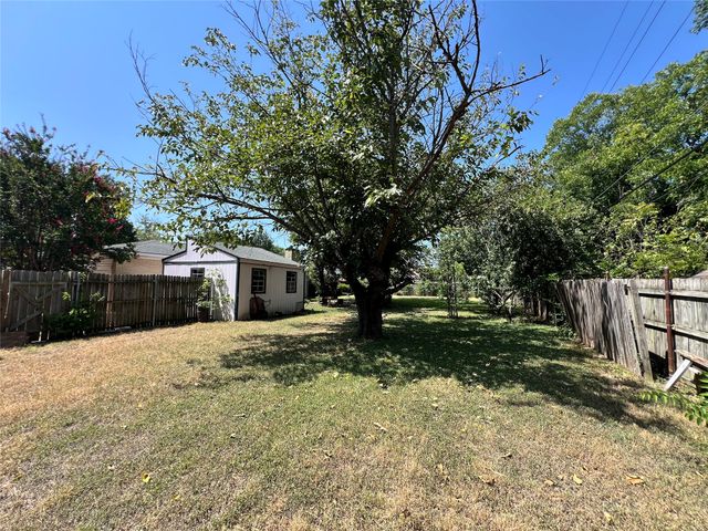 1206 Crestwood Drive, Cleburne, TX 76033