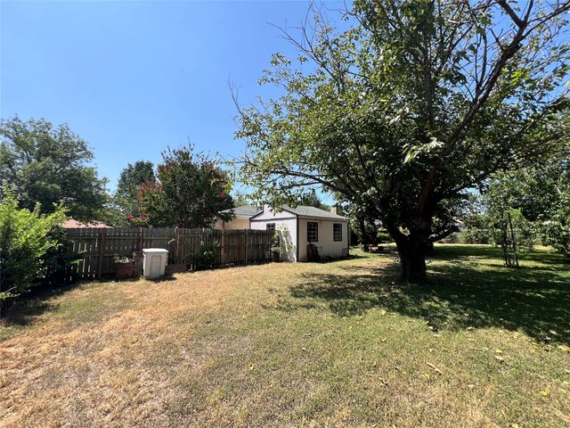 1206 Crestwood Drive, Cleburne, TX 76033