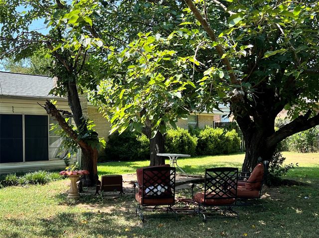 1206 Crestwood Drive, Cleburne, TX 76033