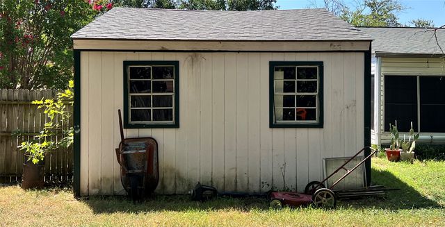 1206 Crestwood Drive, Cleburne, TX 76033