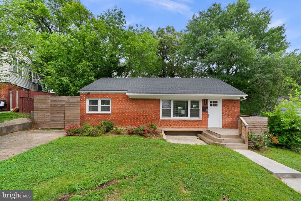 6923 RANDOLPH ST, Hyattsville, MD 20784