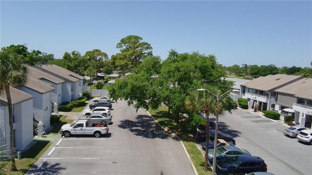 2117 LAKEWOOD CLUB DRIVE S 7A, St Petersburg, FL 33712