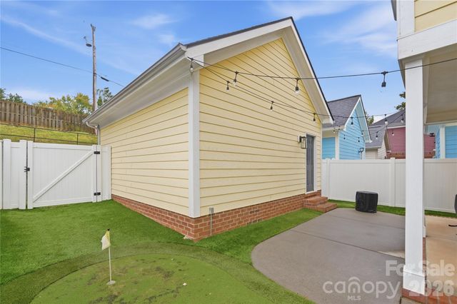 1915 Lela Avenue, Charlotte, NC 28208