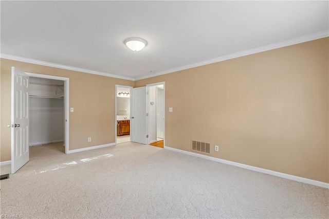8 Barrett Place, Greensboro, NC 27455