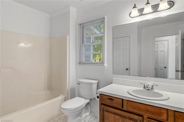 8 Barrett Place, Greensboro, NC 27455
