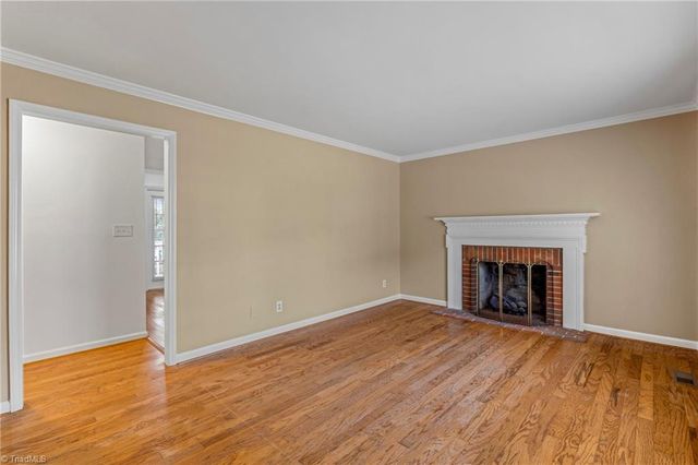 8 Barrett Place, Greensboro, NC 27455