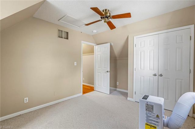 8 Barrett Place, Greensboro, NC 27455