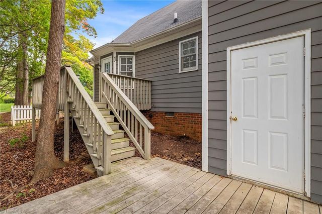 8 Barrett Place, Greensboro, NC 27455