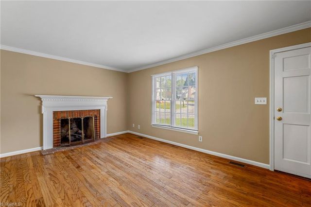 8 Barrett Place, Greensboro, NC 27455
