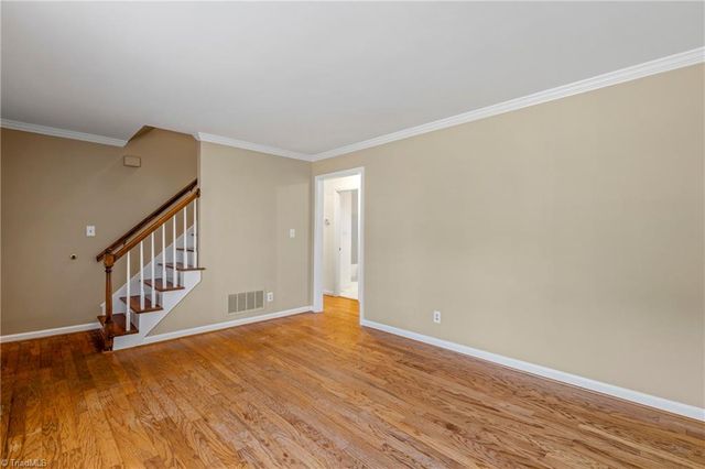 8 Barrett Place, Greensboro, NC 27455