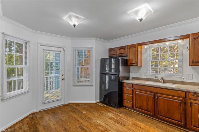 8 Barrett Place, Greensboro, NC 27455