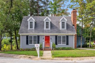8 Barrett Place, Greensboro, NC 27455