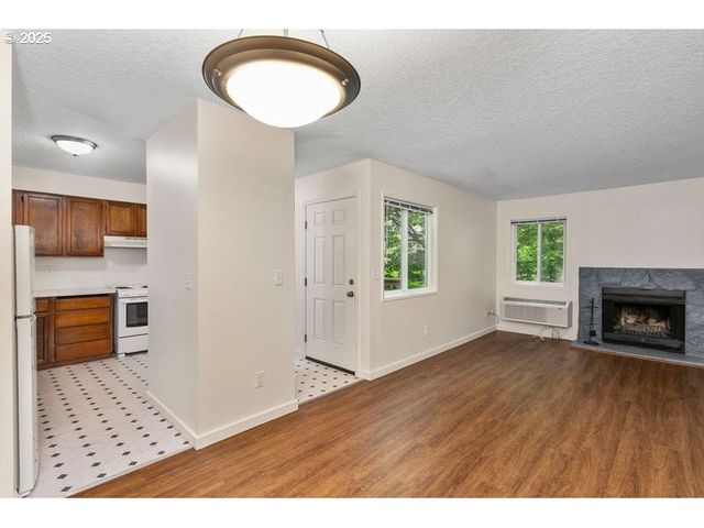 12062 Sw CONESTOGA Dr, Beaverton, OR 97008