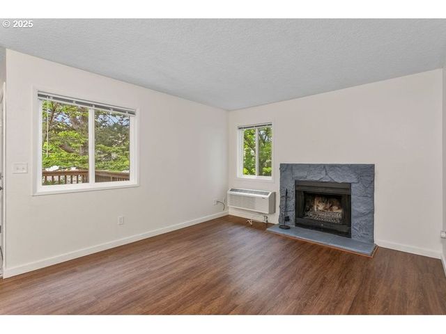 12062 Sw CONESTOGA Dr, Beaverton, OR 97008