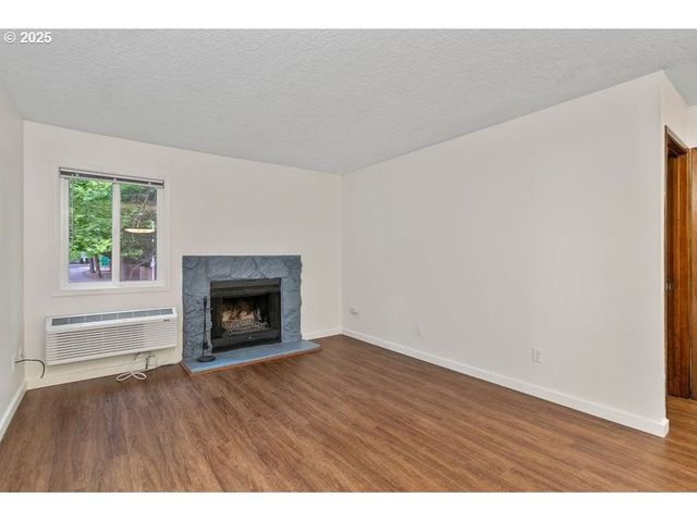 12062 Sw CONESTOGA Dr, Beaverton, OR 97008