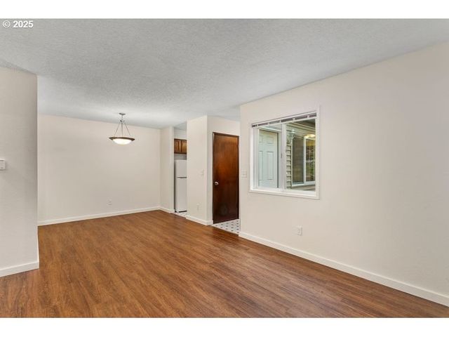 12062 Sw CONESTOGA Dr, Beaverton, OR 97008