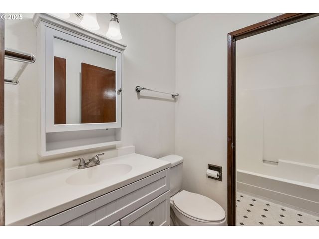 12062 Sw CONESTOGA Dr, Beaverton, OR 97008