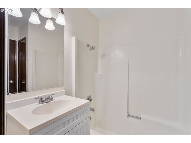 12062 Sw CONESTOGA Dr, Beaverton, OR 97008