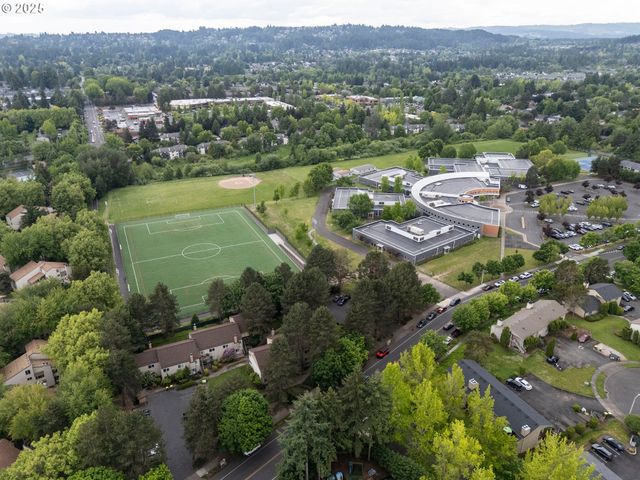 12062 Sw CONESTOGA Dr, Beaverton, OR 97008