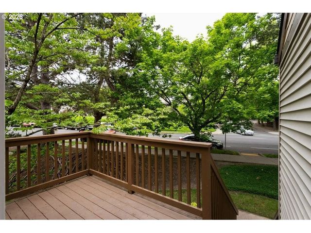 12062 Sw CONESTOGA Dr, Beaverton, OR 97008