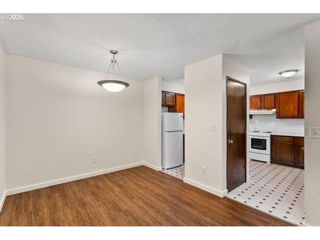 12062 Sw CONESTOGA Dr, Beaverton, OR 97008