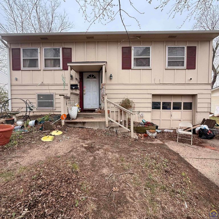909 SE 35th TER, Topeka, KS 66605
