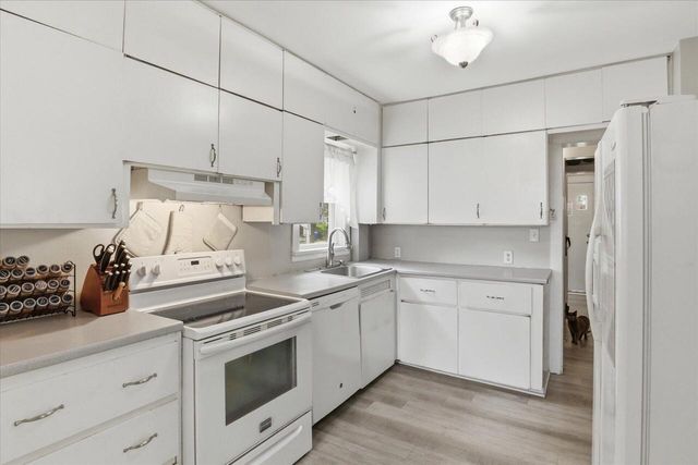 7315 10th AVENUE, Kenosha, WI 53143