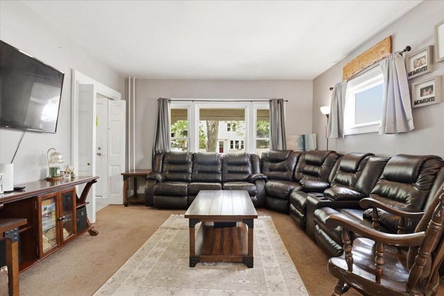 7315 10th AVENUE, Kenosha, WI 53143