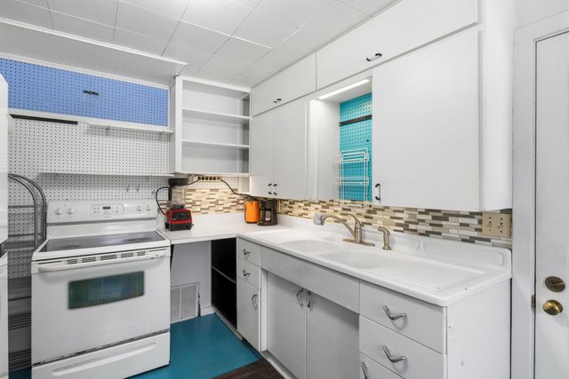 1510 SILVER Lane, Carter Lake, IA 51510