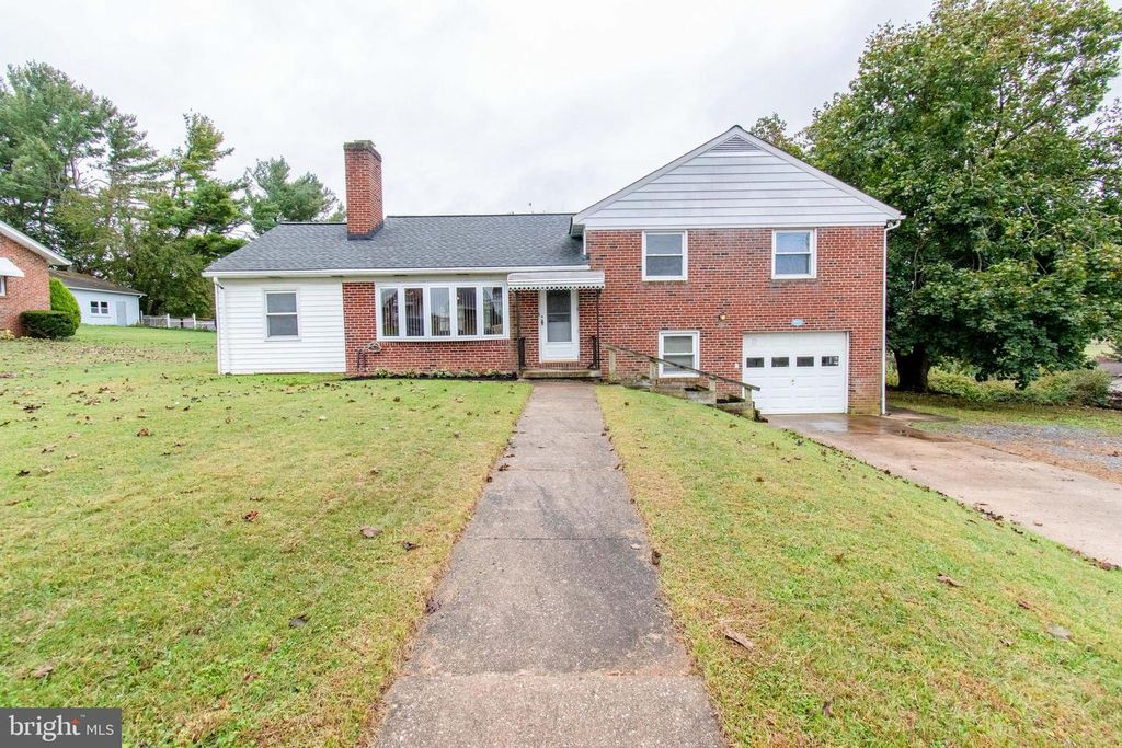 3911 SUNSET DR, Hampstead, MD 21074
