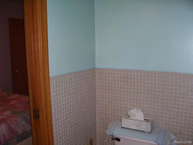 7300 Weingartz, Center Line, MI 48015