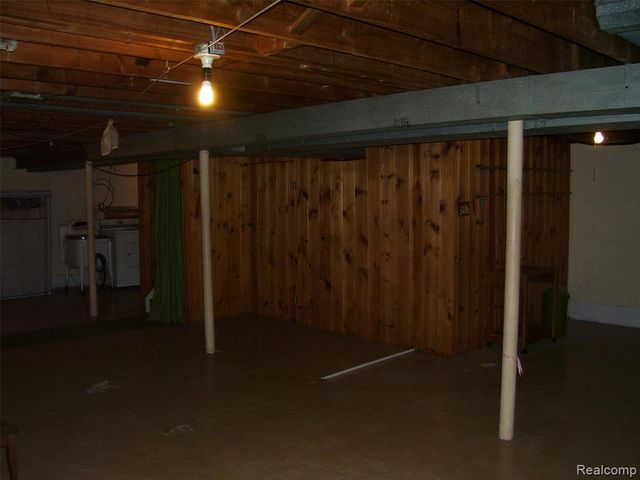 7300 Weingartz, Center Line, MI 48015